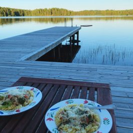 Ferienhaus Bosee – Abendessen auf dem Steg