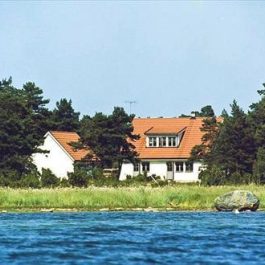 Ferienhaus Fårö Blick vom Meer aus auf das Ferienobjekt