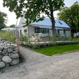 In Fischer- und Ferienort Hällevik an der Ostseeküste gelegenes, komfortabel und hochwertig ausgestattetes Ferienhaus mit Meeresblick.