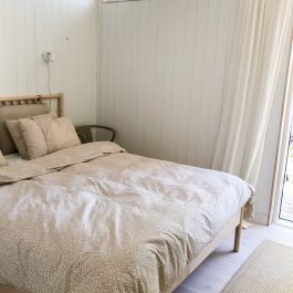 Ferienhaus Hällevik – Schlafzimmer mit Doppelbett