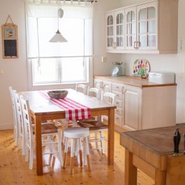 Ferienhaus Hönstorpasee – Esstisch in der Küche