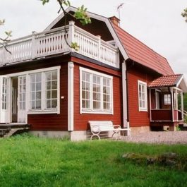 Direkt am See gelegenes Ferienhaus Schweden mit Saunahaus in Alleinlage in Södermanland