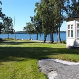 Ferienhaus Marö Kungsljus Blick vom Grundstück auf das Meer